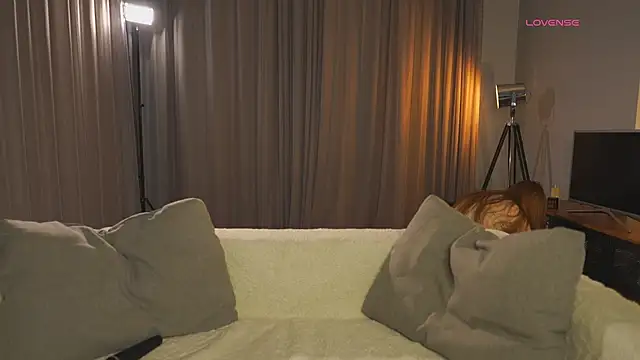 SharaNewbern online show from 02.07.26