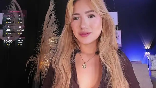 Snapshot of Isa_cortes_ chatting on 05.19.26 Isa cortes online show from 05.19.26