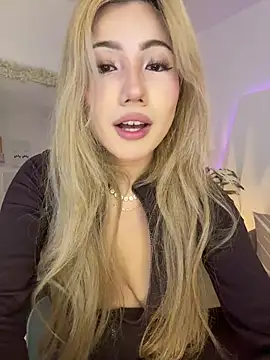 Snapshot of Isa_cortes_ chatting on 06.23.26 Isa cortes online show from 06.23.26