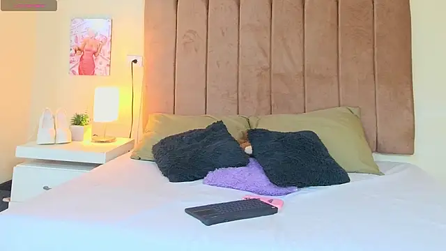 LANA LARSEN online show from 03.25.26