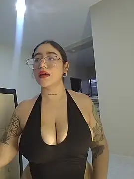 Snapshot of Helll_girll chatting on 03.15.26 Helll girll online show from 03.15.26