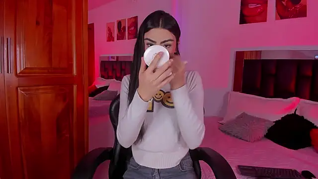 Snapshot of Isabella_Moon9 chatting on 02.13.26 Isabella Moon9 online show from 02.13.26