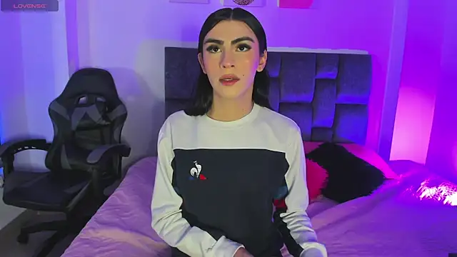 Isabella Moon9 online show from 04.25.26