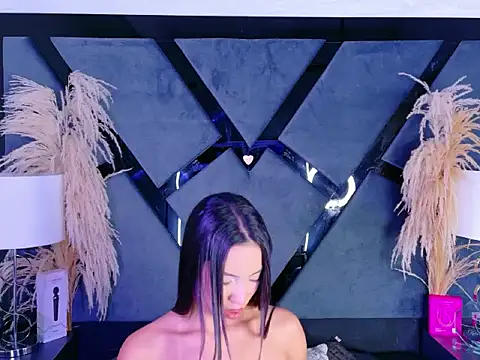 KylieWhitee online show from 02.05.26