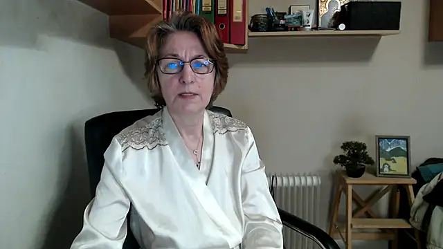 katemodel online show from 04.23.26