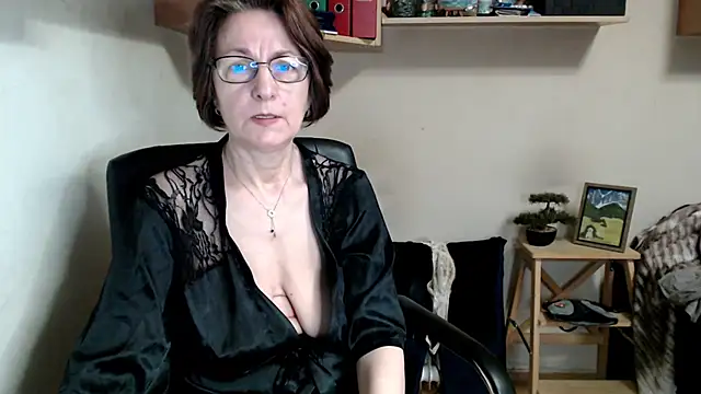 Snapshot of katemodel chatting on 06.22.26 katemodel online show from 06.22.26
