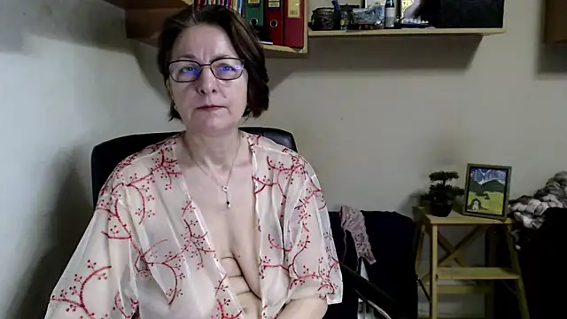 Snapshot of katemodel chatting on 06.28.26 katemodel online show from 06.28.26