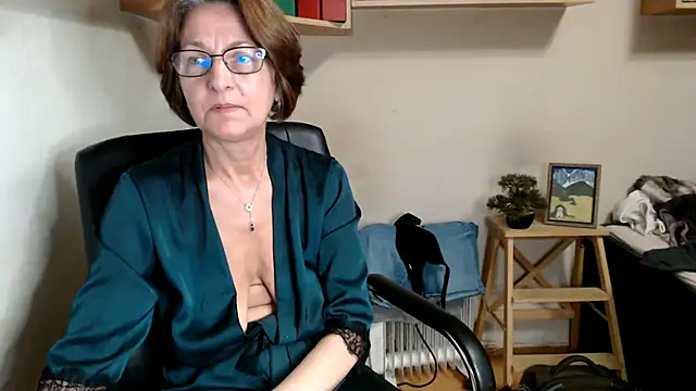 Snapshot of katemodel chatting on 08.03.26 katemodel online show from 08.03.26