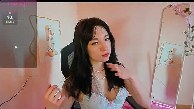 AliceeinWonderlanddd online show from 04.24.26