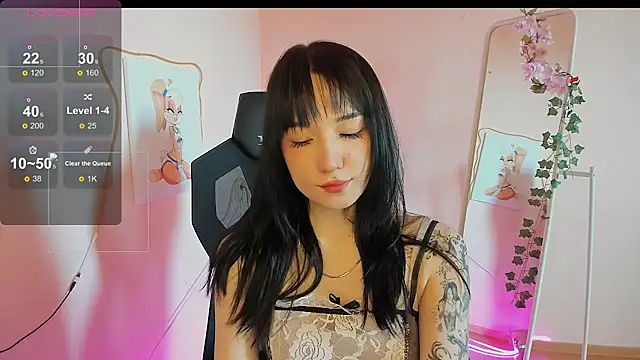 AliceeinWonderlanddd online show from 04.30.26