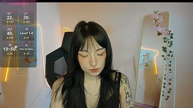 AliceeinWonderlanddd online show from 05.03.26