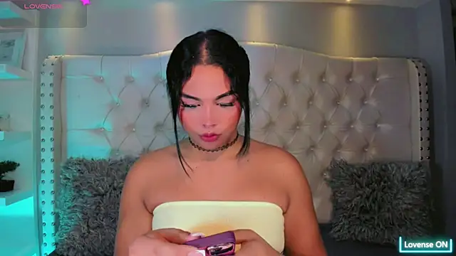 Snapshot of Maia_Hotts chatting on 07.05.26 Maia Hotts online show from 07.05.26