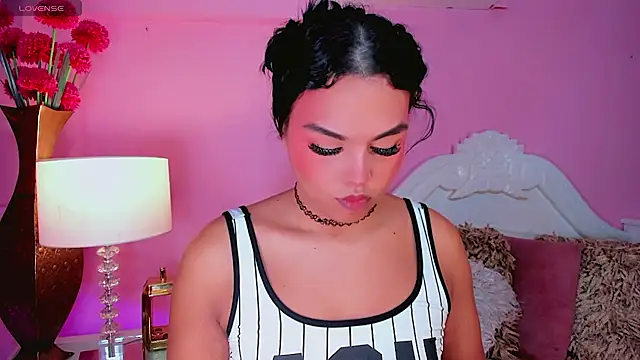 Snapshot of Maia_Hotts chatting on 07.12.26 Maia Hotts online show from 07.12.26