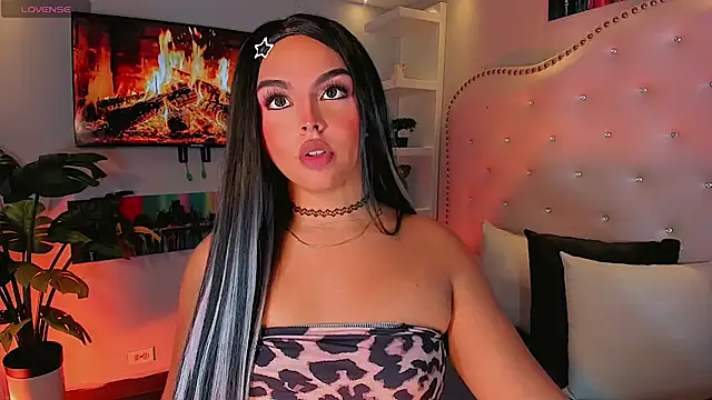 Snapshot of Maia_Hotts chatting on 07.19.26 Maia Hotts online show from 07.19.26