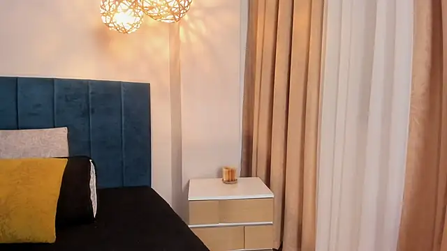 AnnaBroooks online show from 04.25.26