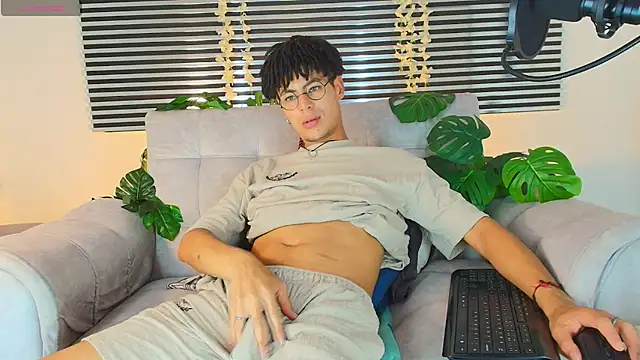 ThiiagoSaeenz online show from 06.18.26