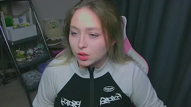 Snapshot of Emiliaaah chatting on 02.03.26 Emiliaaah online show from 02.03.26