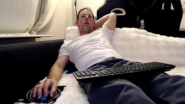 Snapshot of Sexy_Ass_Mike chatting on 03.25.26 Sexy Ass Mike online show from 03.25.26