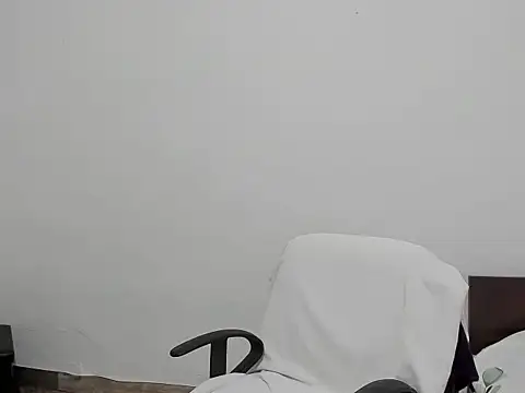 Snapshot of KatieBegas chatting on 02.14.26 KatieBegas online show from 02.14.26