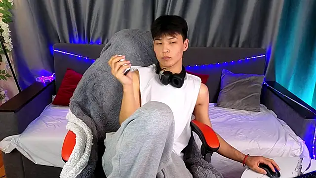 Snapshot of XanneLL chatting on 02.26.26 XanneLL online show from 02.26.26