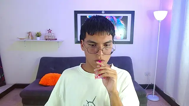 Snapshot of Maecum18 chatting on 03.23.26 Maecum18 online show from 03.23.26