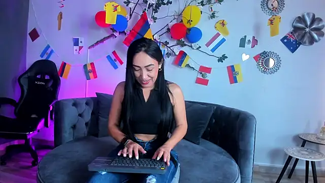 Mia Davis   online show from 06.21.26