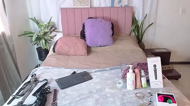 Petite pepper online show from 06.12.26