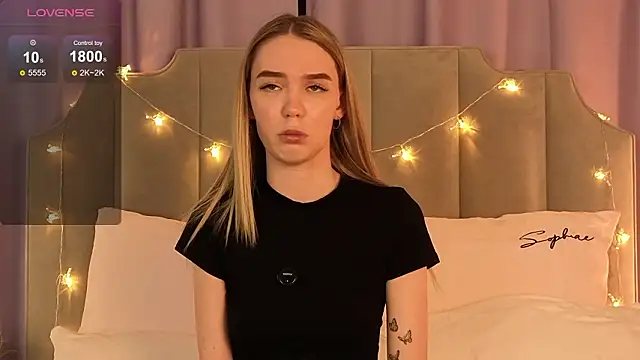 NikkiRyx online show from 02.04.26