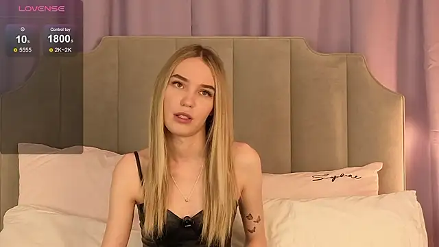 NikkiRyx online show from 02.11.26