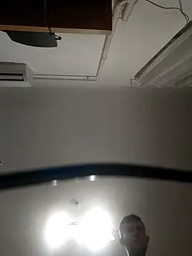 Snapshot of editke chatting on 03.21.26 editke online show from 03.21.26