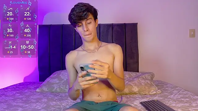 Snapshot of axxxel_twink chatting on 07.28.26 axxxel twink online show from 07.28.26
