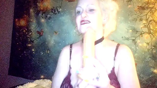 Blondie the librarian online show from 04.15.26