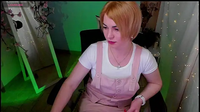 CuttieEmma online show from 05.06.26