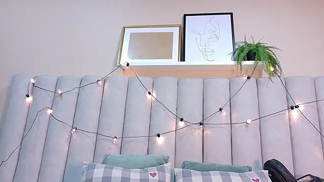 Snapshot of EmmaLou__ chatting on 02.03.26 EmmaLou online show from 02.03.26