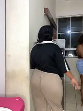 Snapshot of MeekyCurvyAss chatting on 05.22.26 MeekyCurvyAss online show from 05.22.26