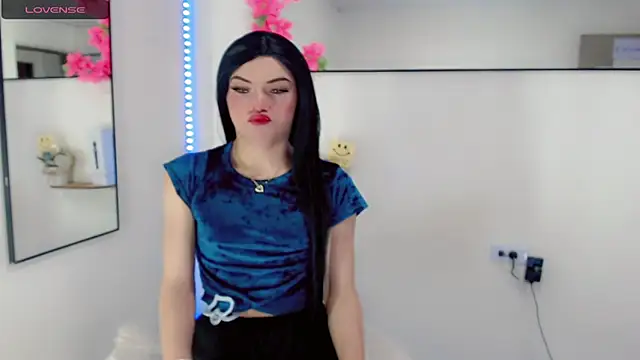 NathalialLooes online show from 04.28.26
