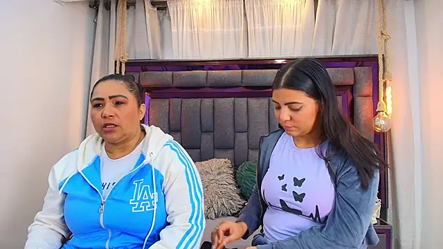 Karina Mendoza online show from 04.21.26
