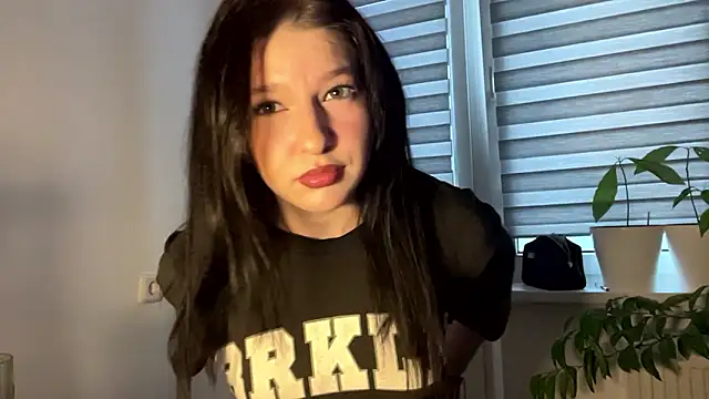 Sarahsolara online show from 02.17.26