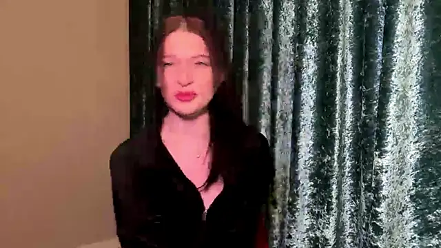 Sarahsolara online show from 03.12.26