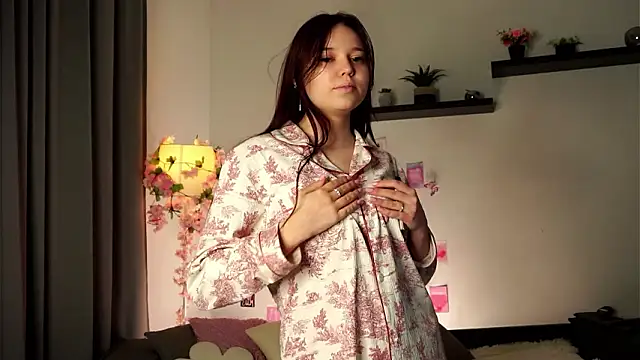 Snapshot of ManyMercuri chatting on 02.02.26 ManyMercuri online show from 02.02.26