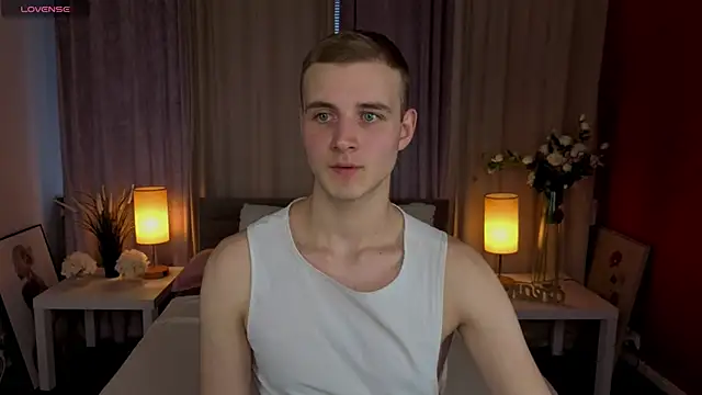 HereAlexColee online show from 02.18.26