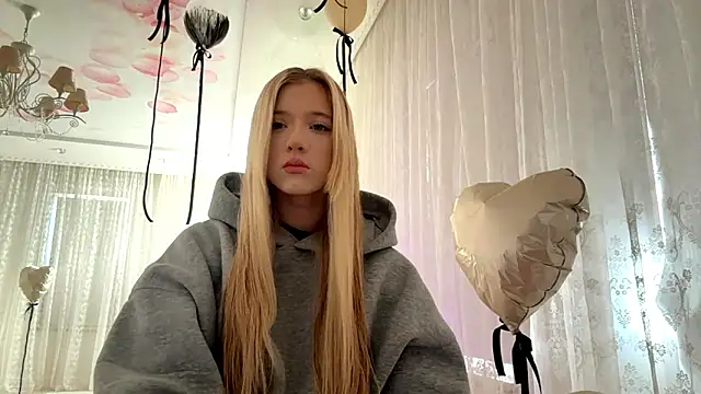 IvyArmbrister online show from 03.04.26