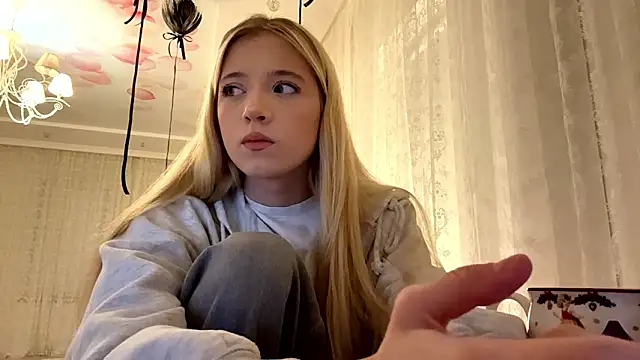 IvyArmbrister online show from 03.10.26