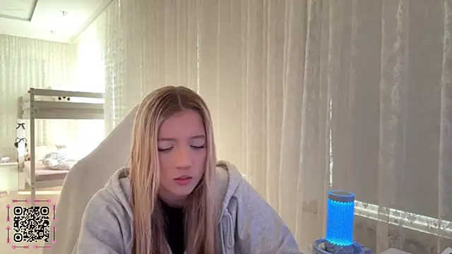 IvyArmbrister online show from 04.01.26