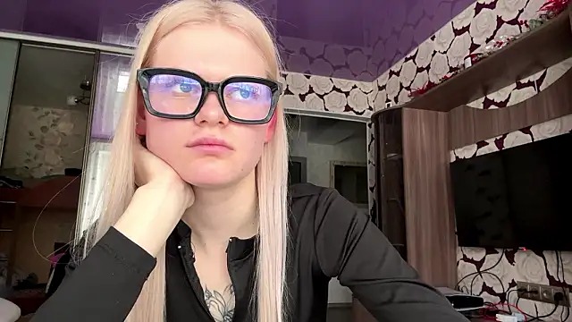 Snapshot of EugeniePostemski chatting on 02.11.26 EugeniePostemski online show from 02.11.26