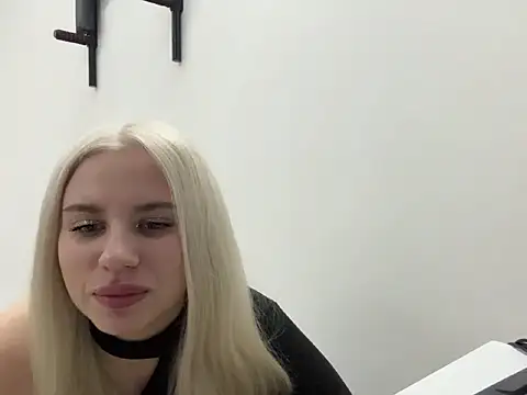 Snapshot of FlorAkapo chatting on 02.09.26 FlorAkapo online show from 02.09.26