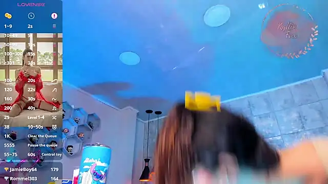 Snapshot of kylliefox_ chatting on 03.16.25 kylliefox online show from 03.16.25