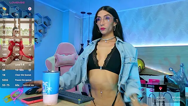 Snapshot of kylliefox_ chatting on 10.17.25 kylliefox online show from 10.17.25