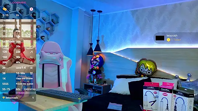 Snapshot of kylliefox_ chatting on 10.30.25 kylliefox online show from 10.30.25