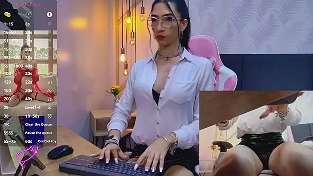 kylliefox  online show from 04.25.26